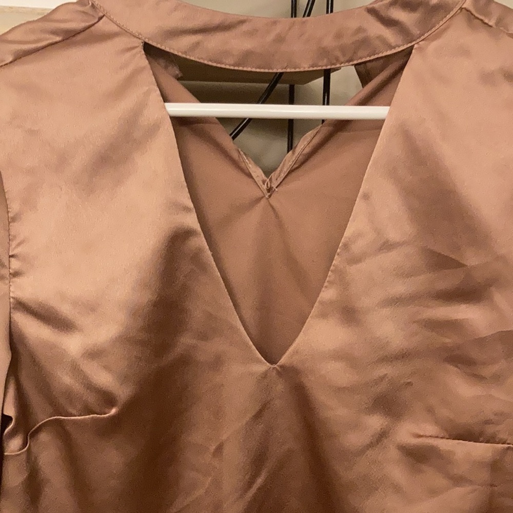 Gorgeous copper satin blouse . - Picture 4 of 4